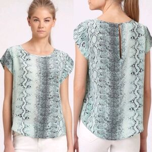 Joie Rancher 100% Silk Snakeskin Print Short Sleeve Blouse Size Large Green